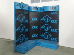 رفوف محلات الأجهزة مع رفوف عرض لوحة إعلانات